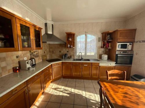 Stunning House 5-Bedrooms for 9P- 20min from Paris