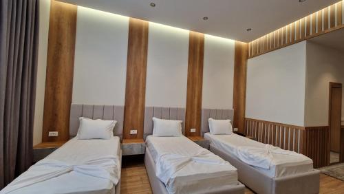 Coli's Hotel - image 14