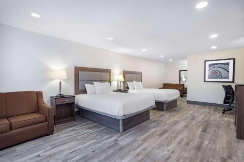Ramada by Wyndham Hendersonville, Hendersonville (photo 10)