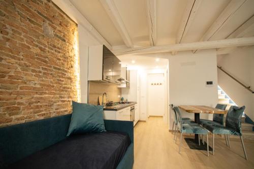 One-Bedroom Apartment image 10