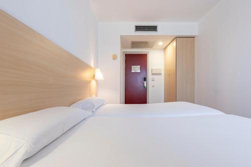 2 twin beds
