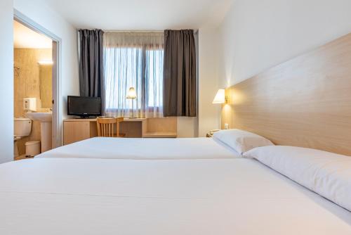 Hotel Basic in فيلافرنسا ديل بينيديس