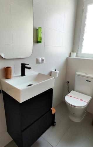 Standard Single Room image 5