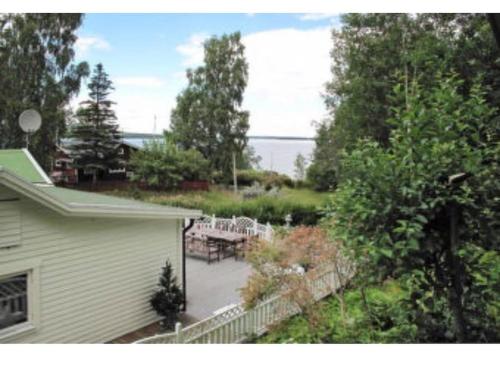 Modern stuga med sjoutsikt in Stjärna