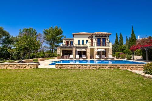 4 bedroom Villa Galinios with large private pool, Aphrodite Hills Resort Kouklia