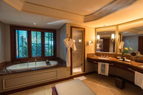 room detail thumbnail 2