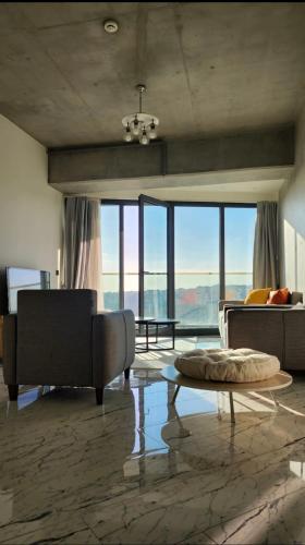 Modern 2Bed Condo in an Ultra Luxurious Building
