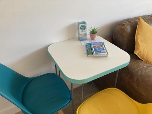 The Salt Box- Lovely refurbished annexe, free parking, walk to Porth beach. in St Columb Minor