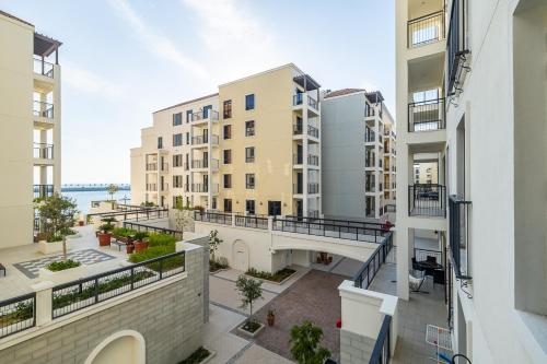 Apartment with Partial Sea View in La Mer - image 3