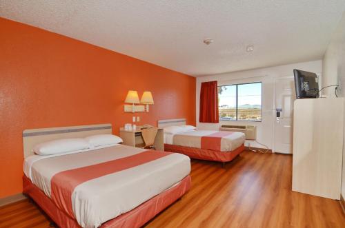 2 double beds