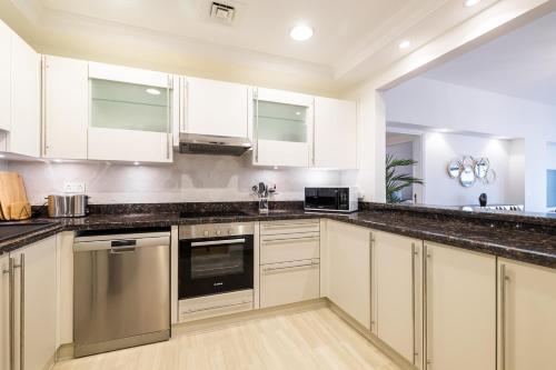 Apartment in Golden Mile Palm Jumeirah - image 10