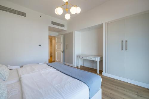Apartment in Golden Mile Palm Jumeirah - main image