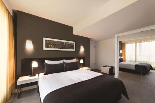 Adina Apartment Hotel Berlin Hackescher Markt - image 6