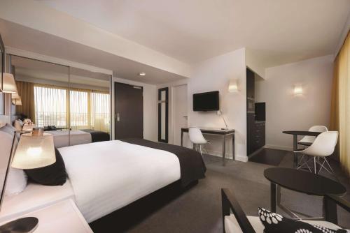 Adina Apartment Hotel Berlin Hackescher Markt - image 9
