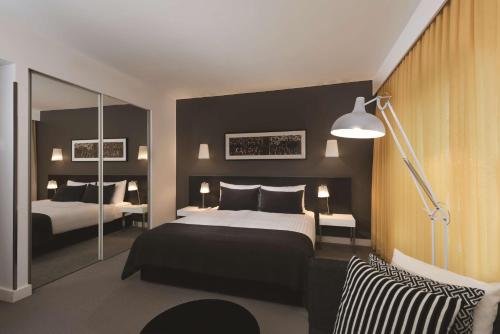 Adina Apartment Hotel Berlin Hackescher Markt - image 5