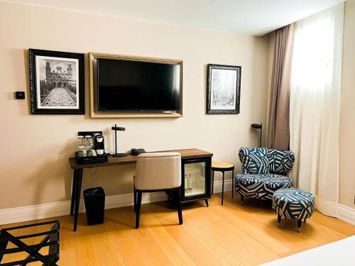 Double Room image 3