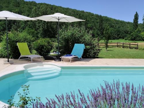 Luxury holiday home in Léobard with private pool