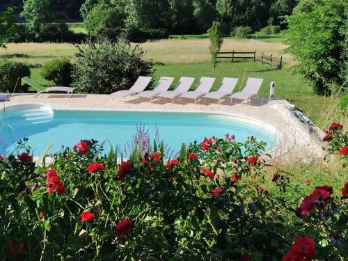 Luxury holiday home in Léobard with private pool