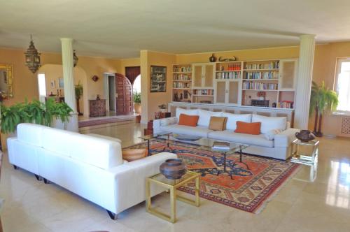 Cơ sở vật chất, Amazing Beachfront Villa heated pool Marbella in Linda Vista