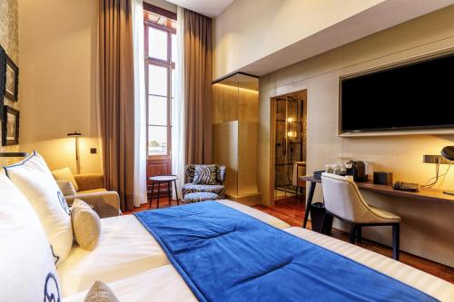Deluxe Room image 5