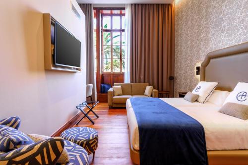 Deluxe Room image 3