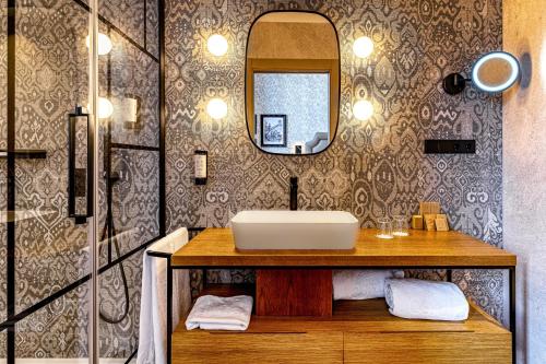 Deluxe Room image 1