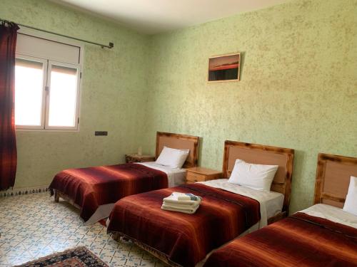 3 twin beds