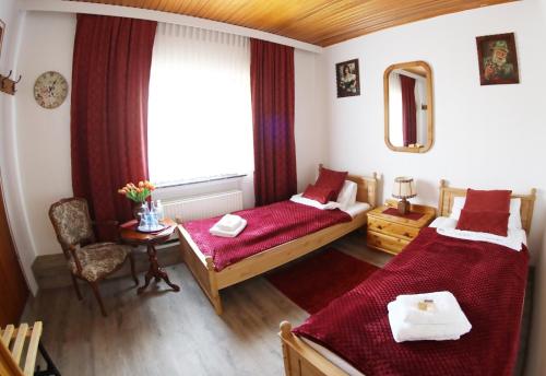 2 twin beds