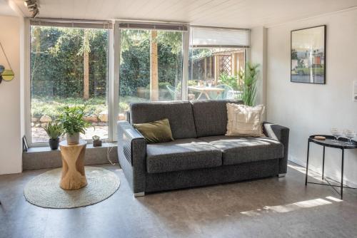 Modernes Landapartment