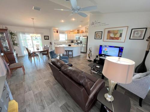 Located in The Villages WOW !!! Check out this LOCATION Walkable to Sawgrass Town Ctr, & Start Playing Golf for FREE GOLF CARD INCLUDED in Wildwood, USA
