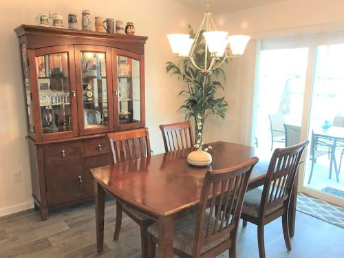 Located in The Villages WOW !!! Check out this LOCATION Walkable to Sawgrass Town Ctr, & Start Playing Golf for FREE GOLF CARD INCLUDED in Wildwood, USA