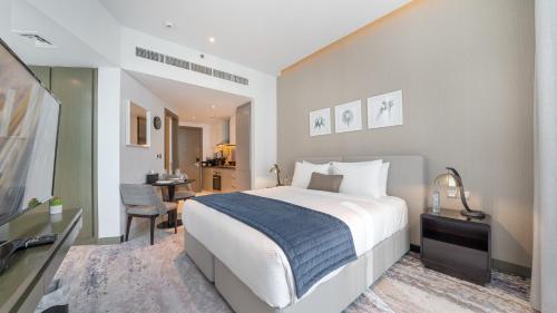 Bright Deluxe Studio canal view - Special offer, Дубай (фото 2)