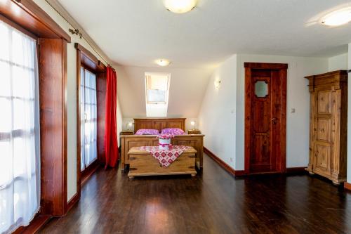 1 double bed, 2 sofa beds
