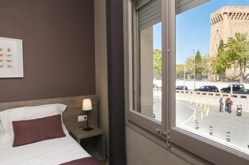 ทัศนียภาพ, Hostal Fonda Montserrat in แคมบริลส์