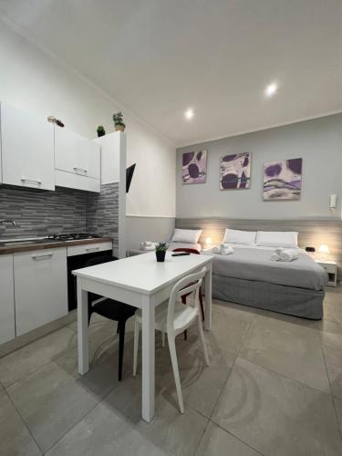 Studio Apartment image 10