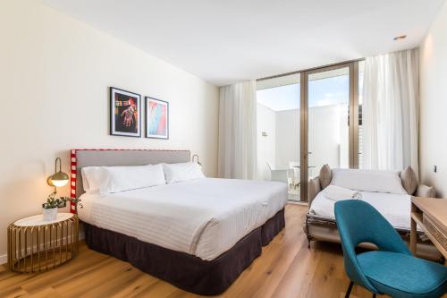 1 king bed, 1 sofa bed