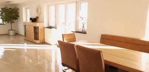 設施, Ferienwohnung Jehl in 艾英
