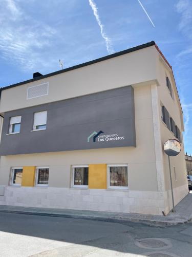 APARTAMENTOS LOS QUESEROS 3