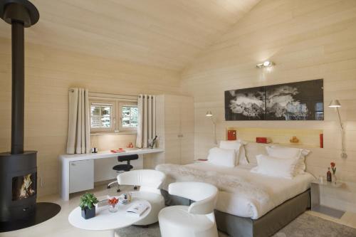 1 double bed, 2 bunk beds