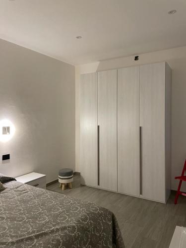 2 king beds, 1 twin bed