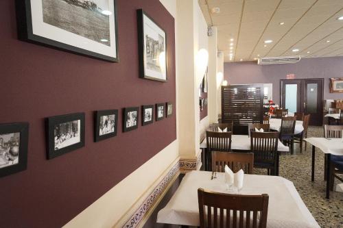 ห้องอาหาร, Hostal Fonda Montserrat in แคมบริลส์