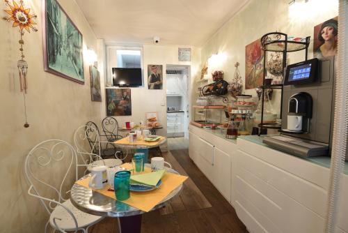 Restaurant, Hotel Amelie in 7th - Tour Eiffel - Invalides