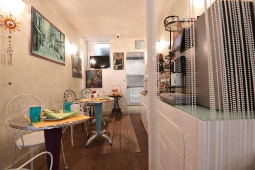 Restaurant, Hotel Amelie in 7th - Tour Eiffel - Invalides