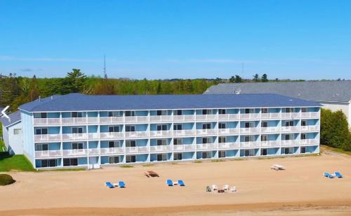 Grand Mackinaw Beachfront and Waterpark
