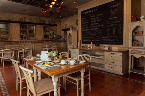 Food and beverages, Hotel Boutique Santa Lucia in Cuenca
