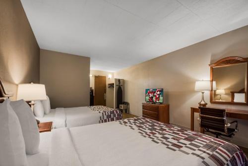 Red Roof Inn and Suites Newark - University - image 8