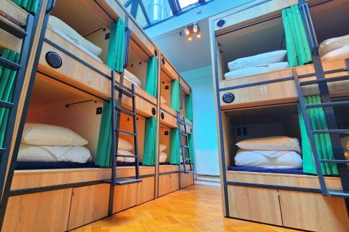 Clink261 Hostel - image 2