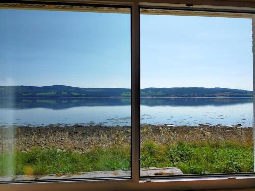 Spacious Sea View Home 5 miles from Inverness