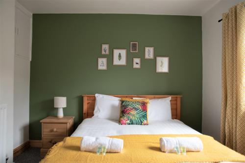 Cottenham - City Centre with Free Private Parking 2 toilets 4 Bedroom Sleeps 8, Newcastle upon Tyne (photo 2)