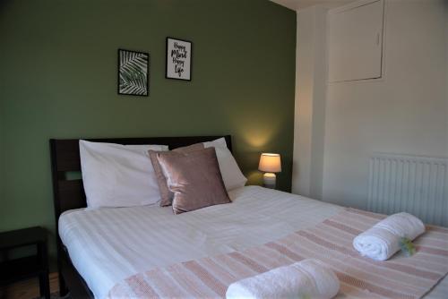 Cottenham - City Centre with Free Private Parking 2 toilets 4 Bedroom Sleeps 8, Newcastle upon Tyne (photo 8)